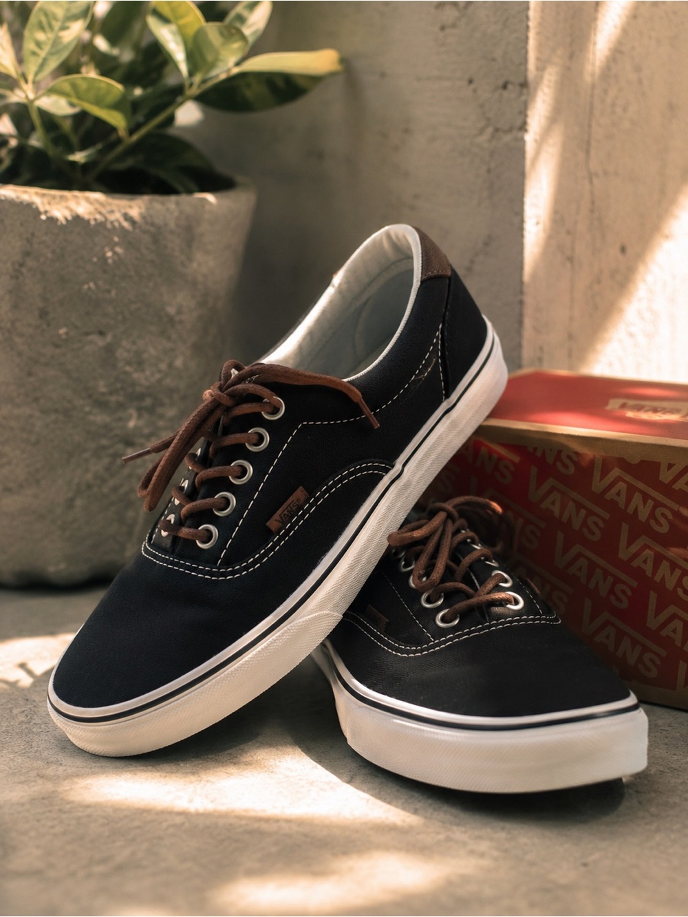 Vans Era Black Canvas Sneakers Brown Laces Low Top Skate Shoes Women’s 8